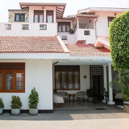Suriya Arana Bed and Breakfast Negombo Exteriör bild