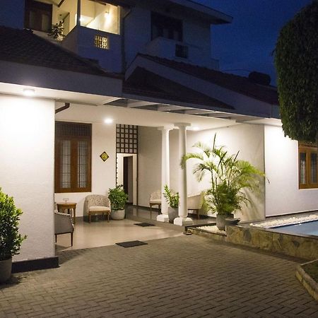 Suriya Arana Bed and Breakfast Negombo Exteriör bild