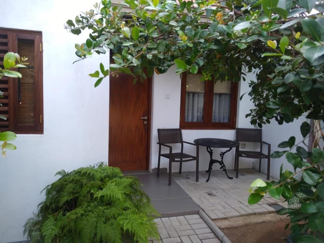 Suriya Arana Bed and Breakfast Negombo Exteriör bild