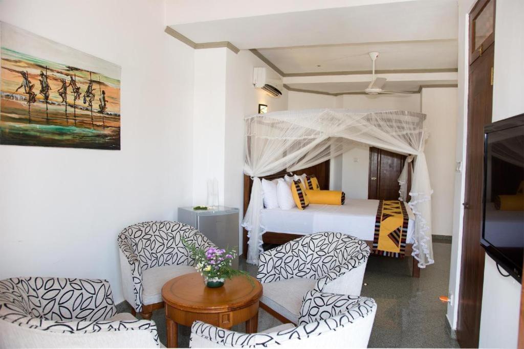 Suriya Arana Bed and Breakfast Negombo Exteriör bild