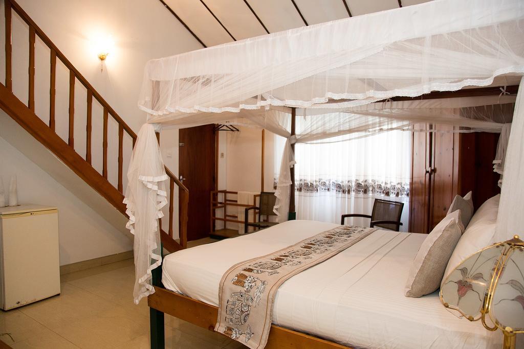 Suriya Arana Bed and Breakfast Negombo Exteriör bild