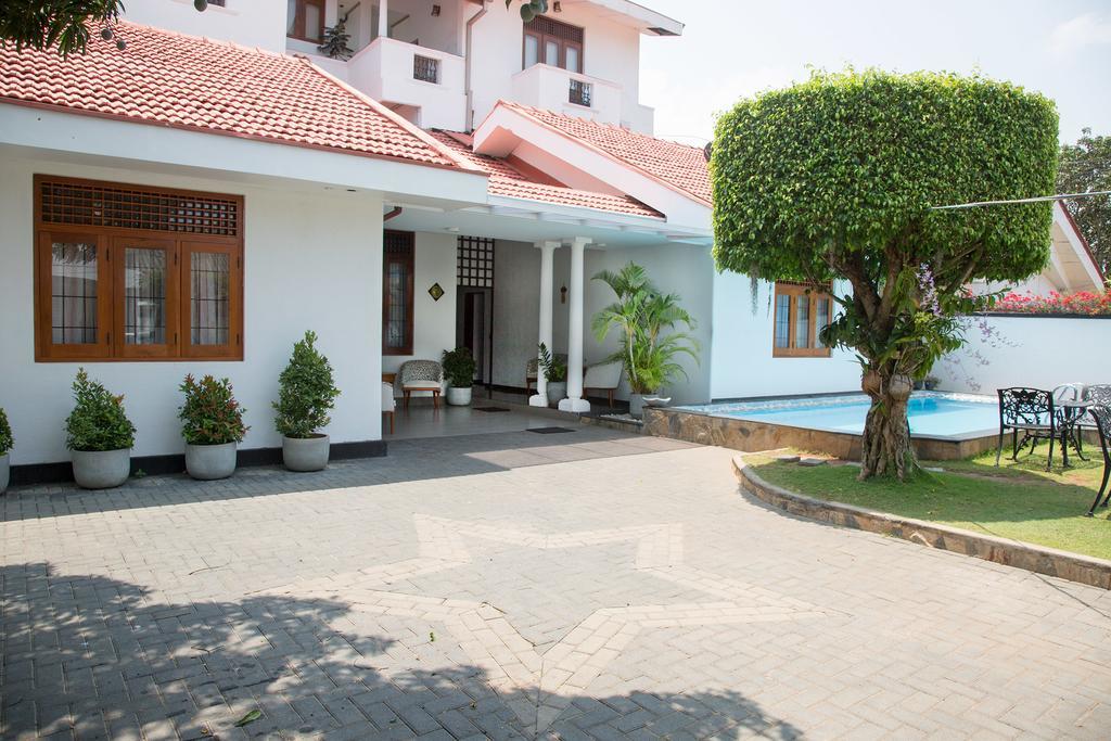 Suriya Arana Bed and Breakfast Negombo Exteriör bild