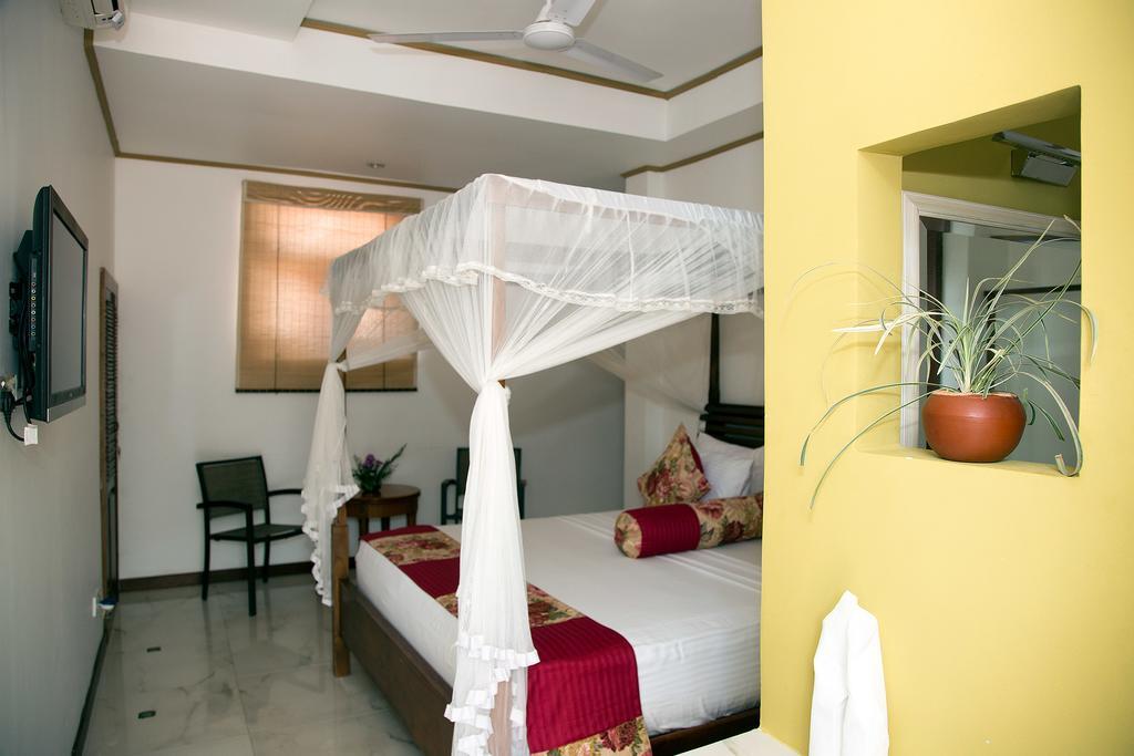 Suriya Arana Bed and Breakfast Negombo Exteriör bild