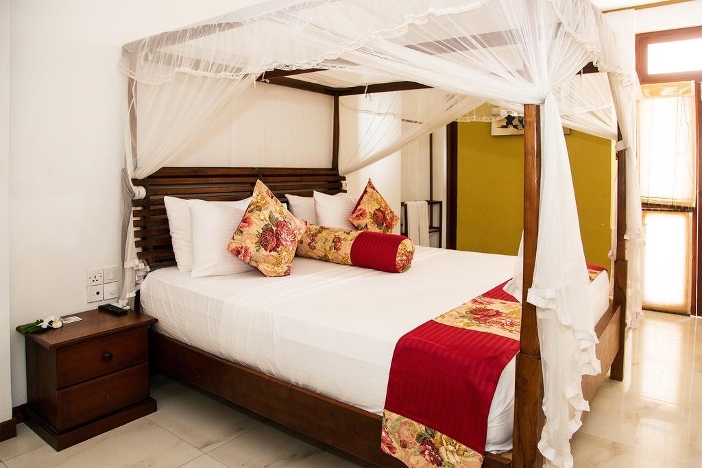 Suriya Arana Bed and Breakfast Negombo Exteriör bild