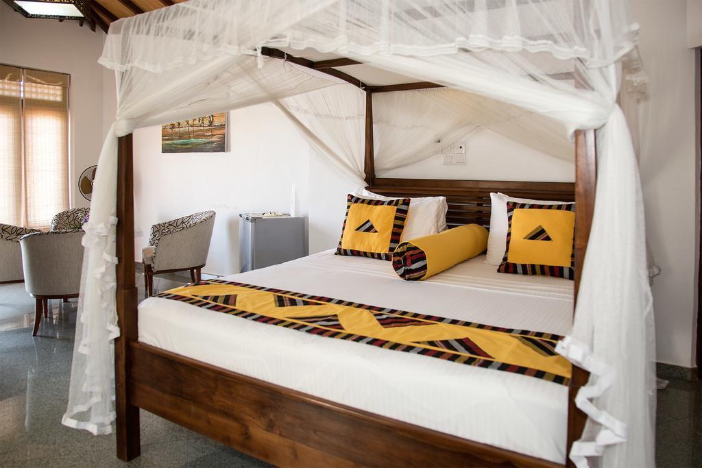 Suriya Arana Bed and Breakfast Negombo Exteriör bild