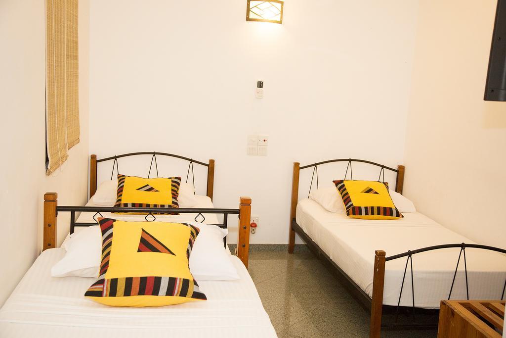 Suriya Arana Bed and Breakfast Negombo Exteriör bild