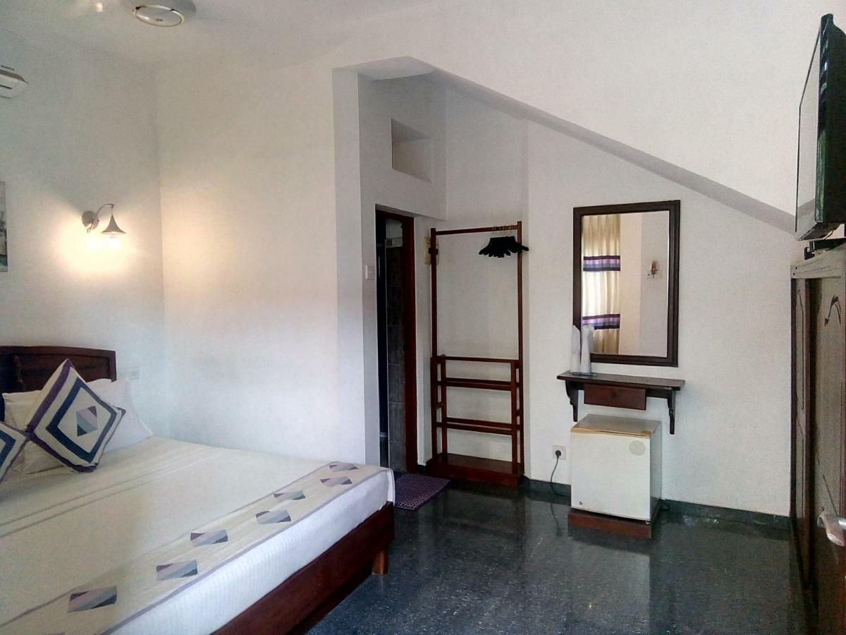 Suriya Arana Bed and Breakfast Negombo Exteriör bild