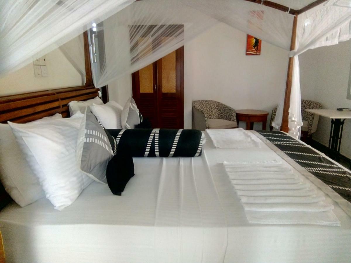 Suriya Arana Bed and Breakfast Negombo Exteriör bild
