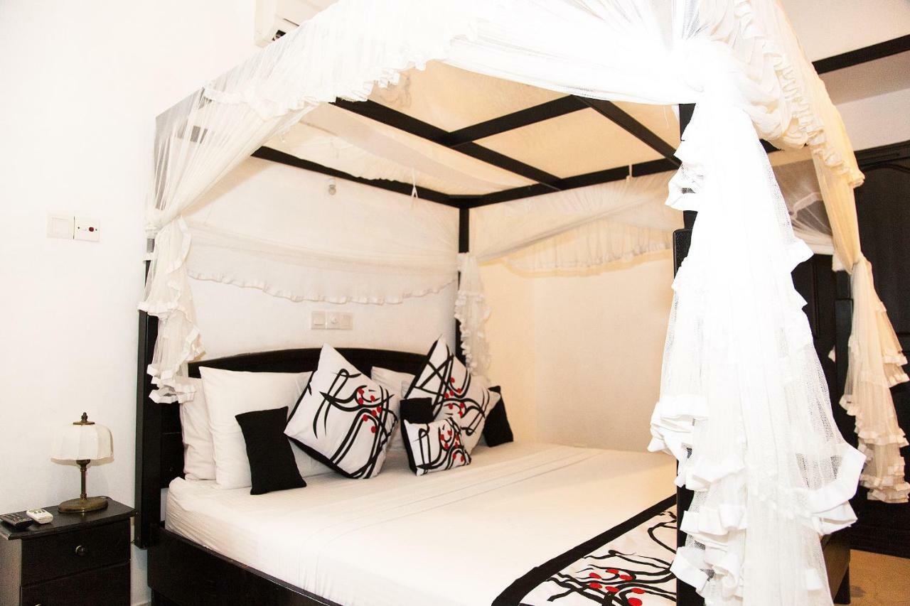 Suriya Arana Bed and Breakfast Negombo Exteriör bild