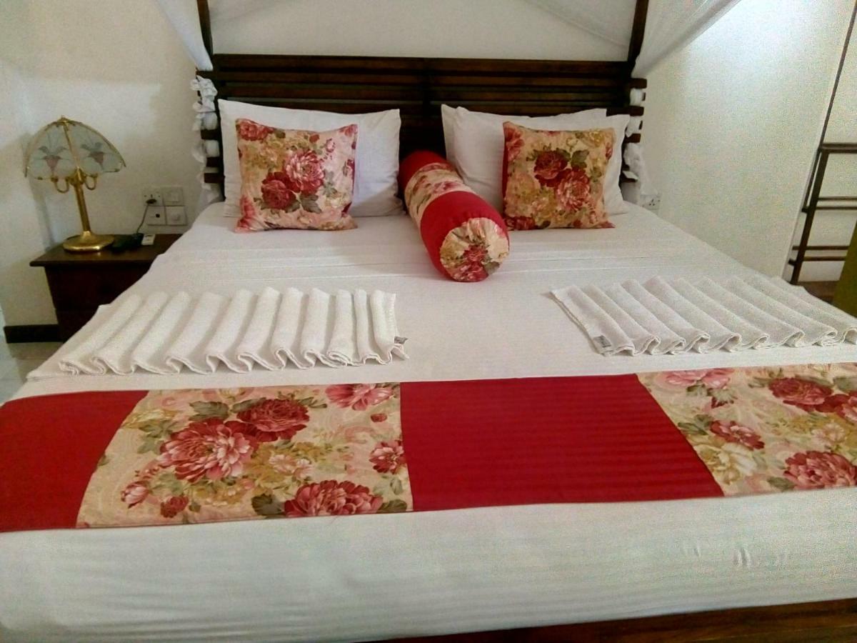 Suriya Arana Bed and Breakfast Negombo Exteriör bild