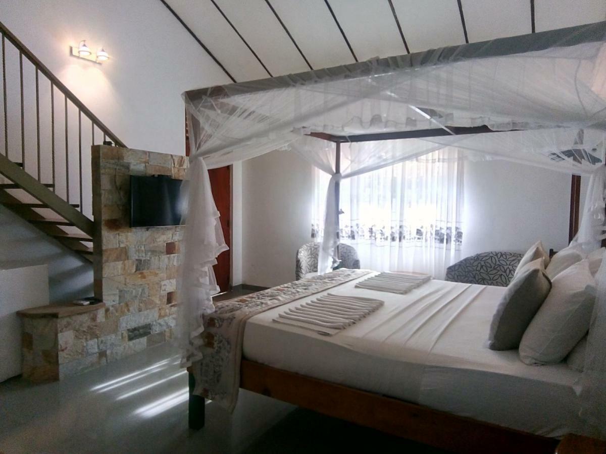 Suriya Arana Bed and Breakfast Negombo Exteriör bild